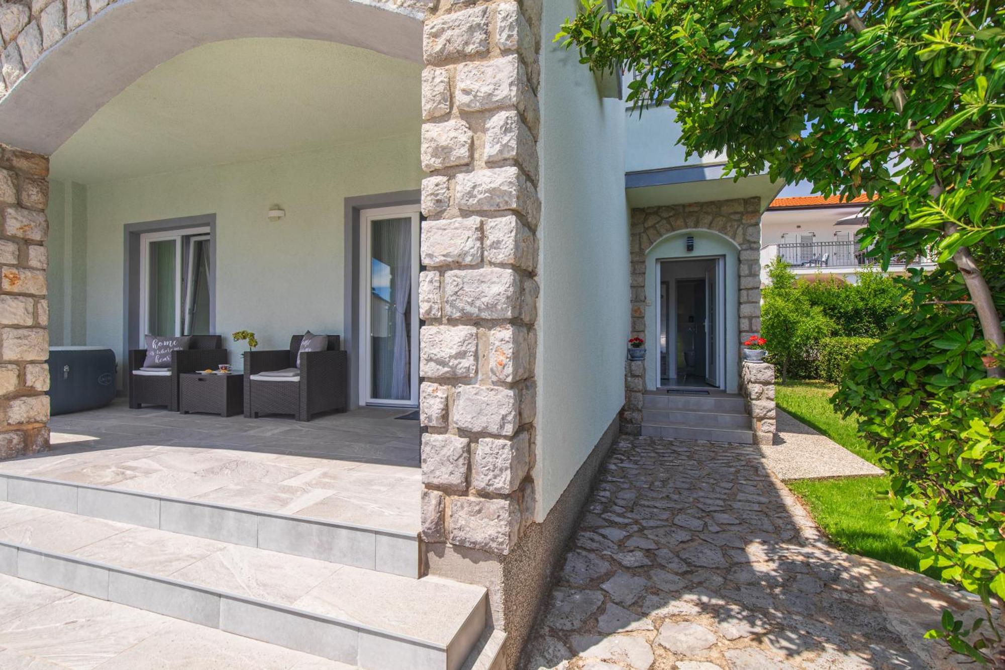 Apartment Tara With Seaview Krk Town Buitenkant foto