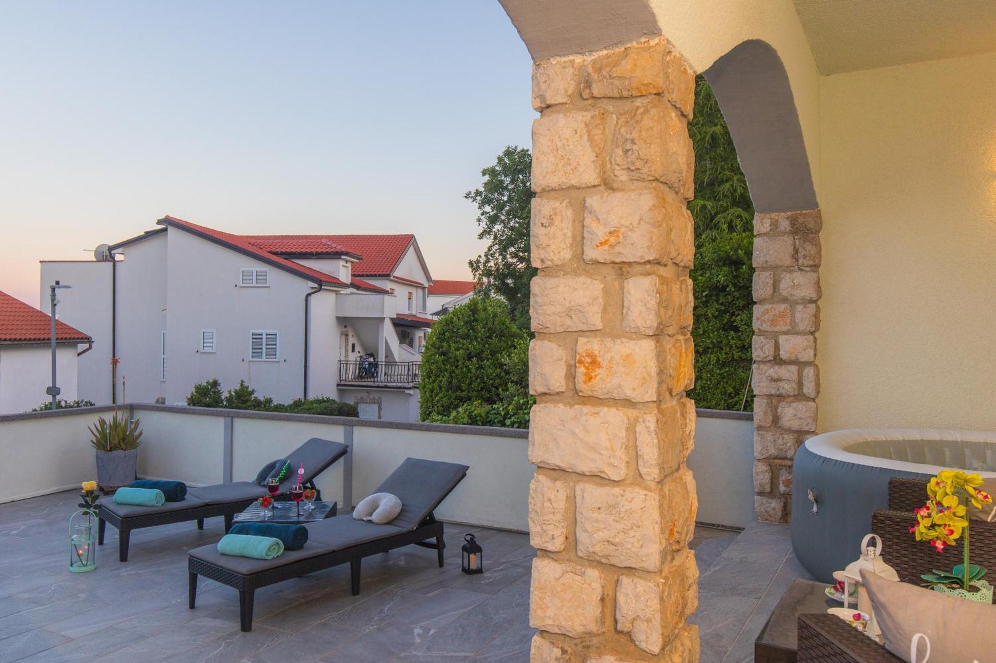 Apartment Tara With Seaview Krk Town Buitenkant foto
