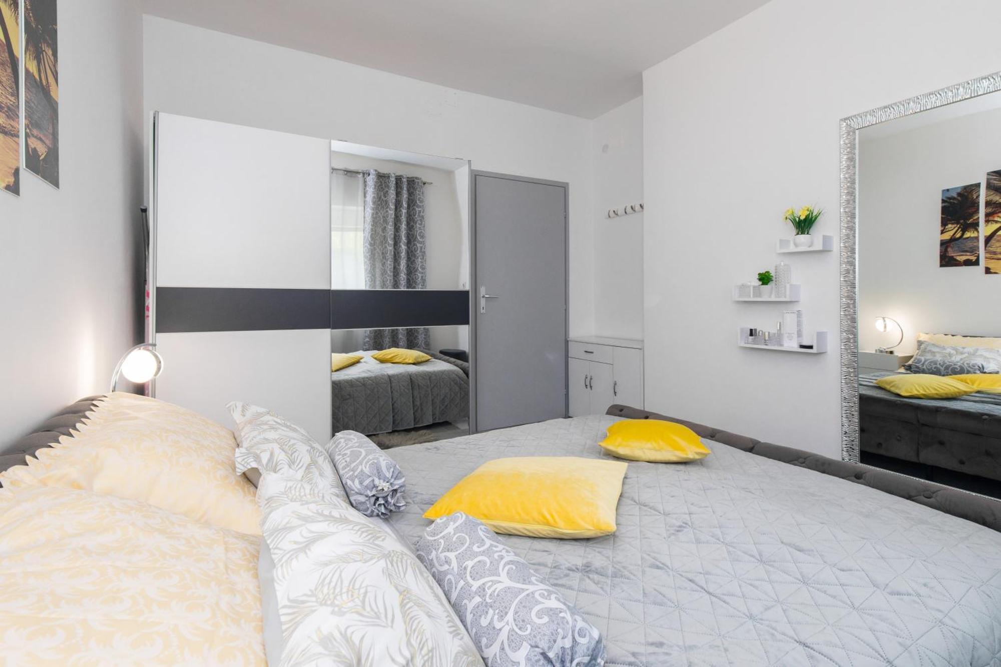 Apartment Tara With Seaview Krk Town Buitenkant foto