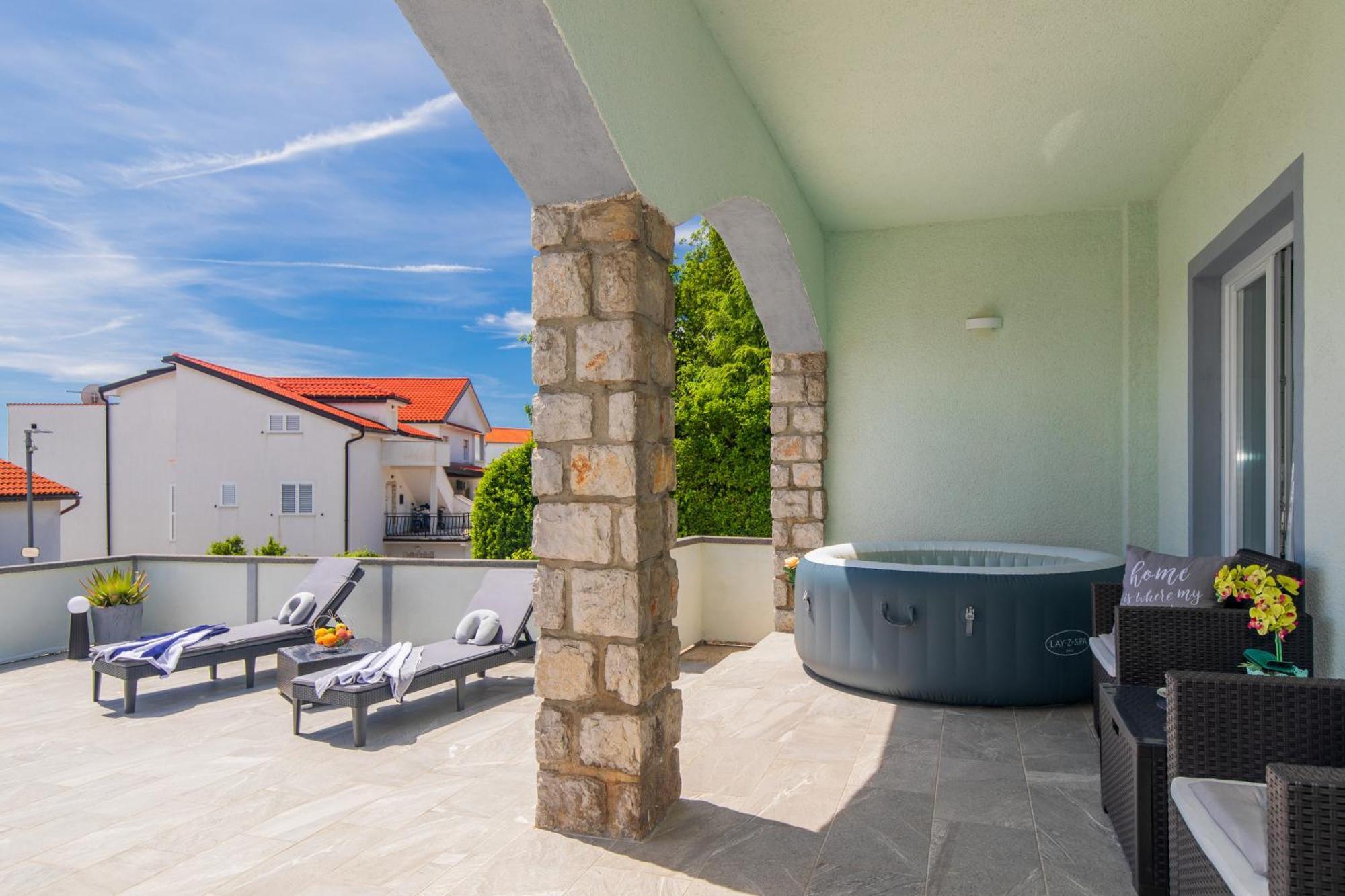 Apartment Tara With Seaview Krk Town Buitenkant foto